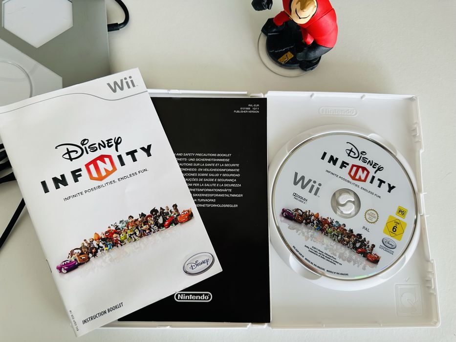 Pack Infinity Disney jogo Wii + portal + 5 peças