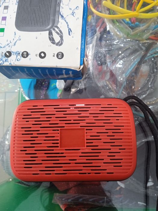 Блютуз колонка .