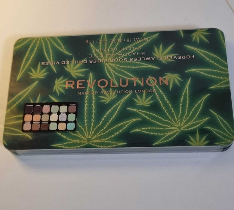Makeup Revolution Forever Flawless paleta cieni do oczu 18 kolorów