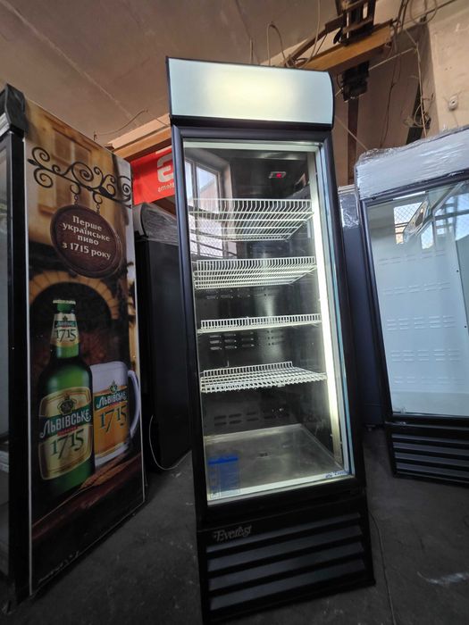 Холодильна шафа шкаф вітрина Everest EV 18 SD Антрацит. Стан гарний