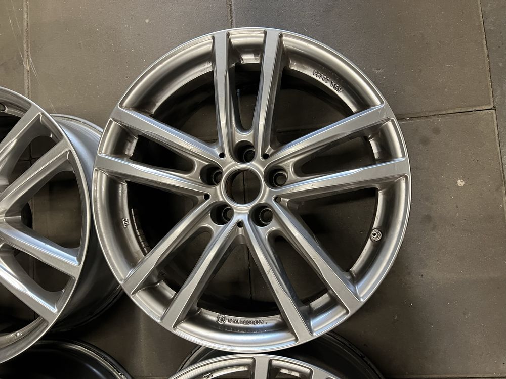 Felgi aluminiowe z TPMS 7.5Jx18H2 ET25 5x112 BMW Seria 3 F30