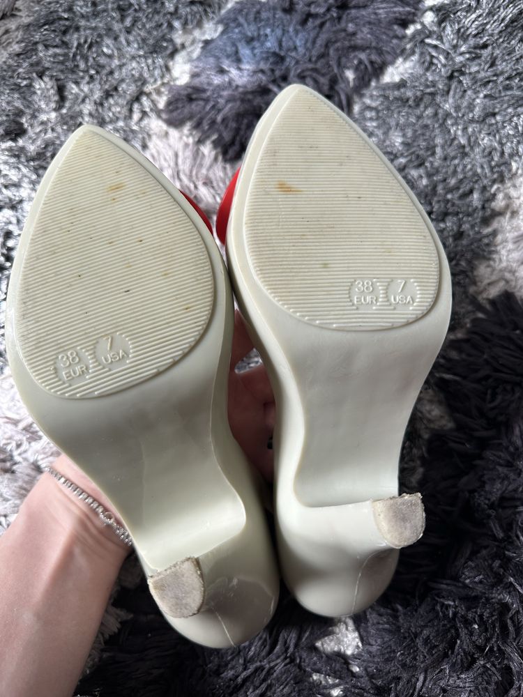 Buty na obcasie z czerwonym serduszkiem Melissa x Vivienne Westwood