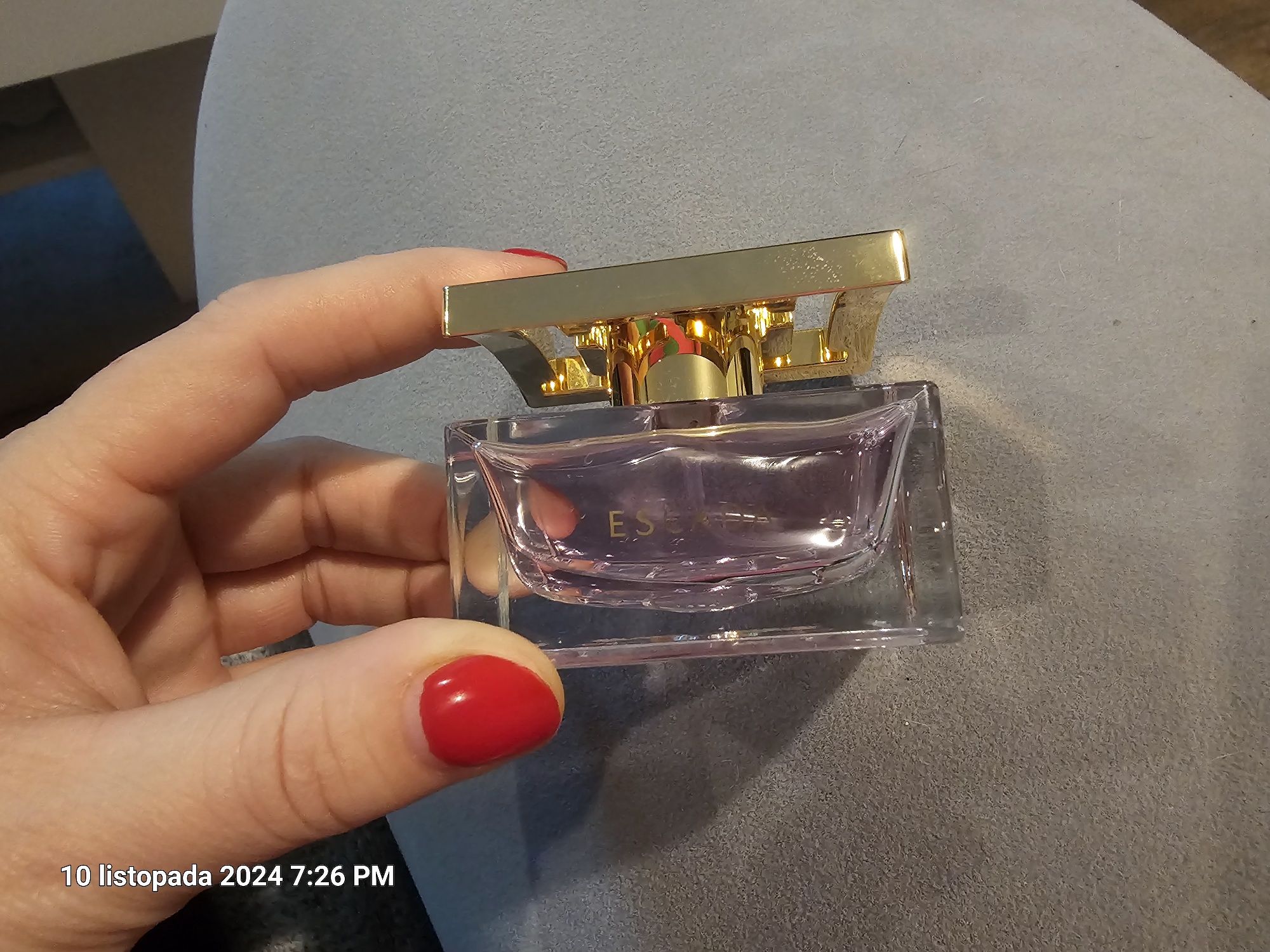 Perfum    escada