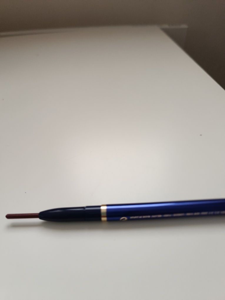 Estee Lauder, automatyczna kredka do ust, czekolada nr 23