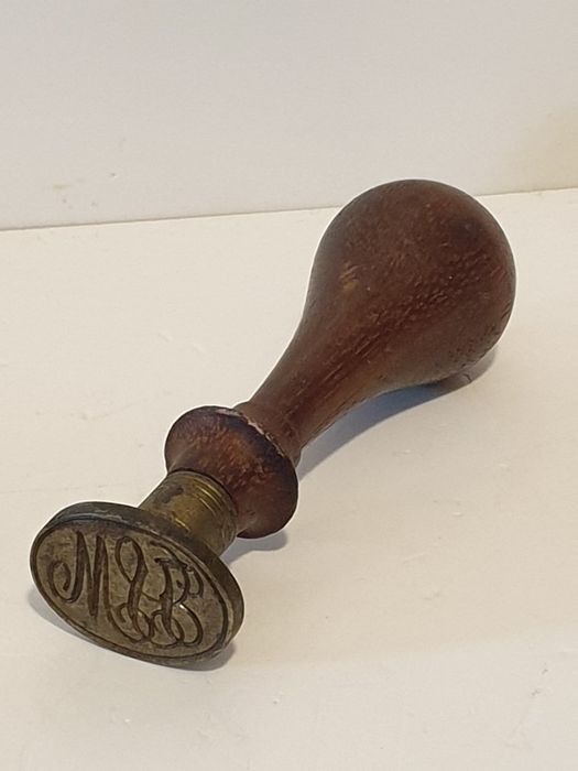 Antigo carimbo de lacre - sinete - com monogramas