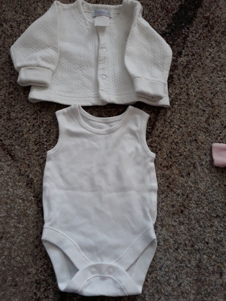 Zestaw ubrań dla niemowlaka 0-3 m.