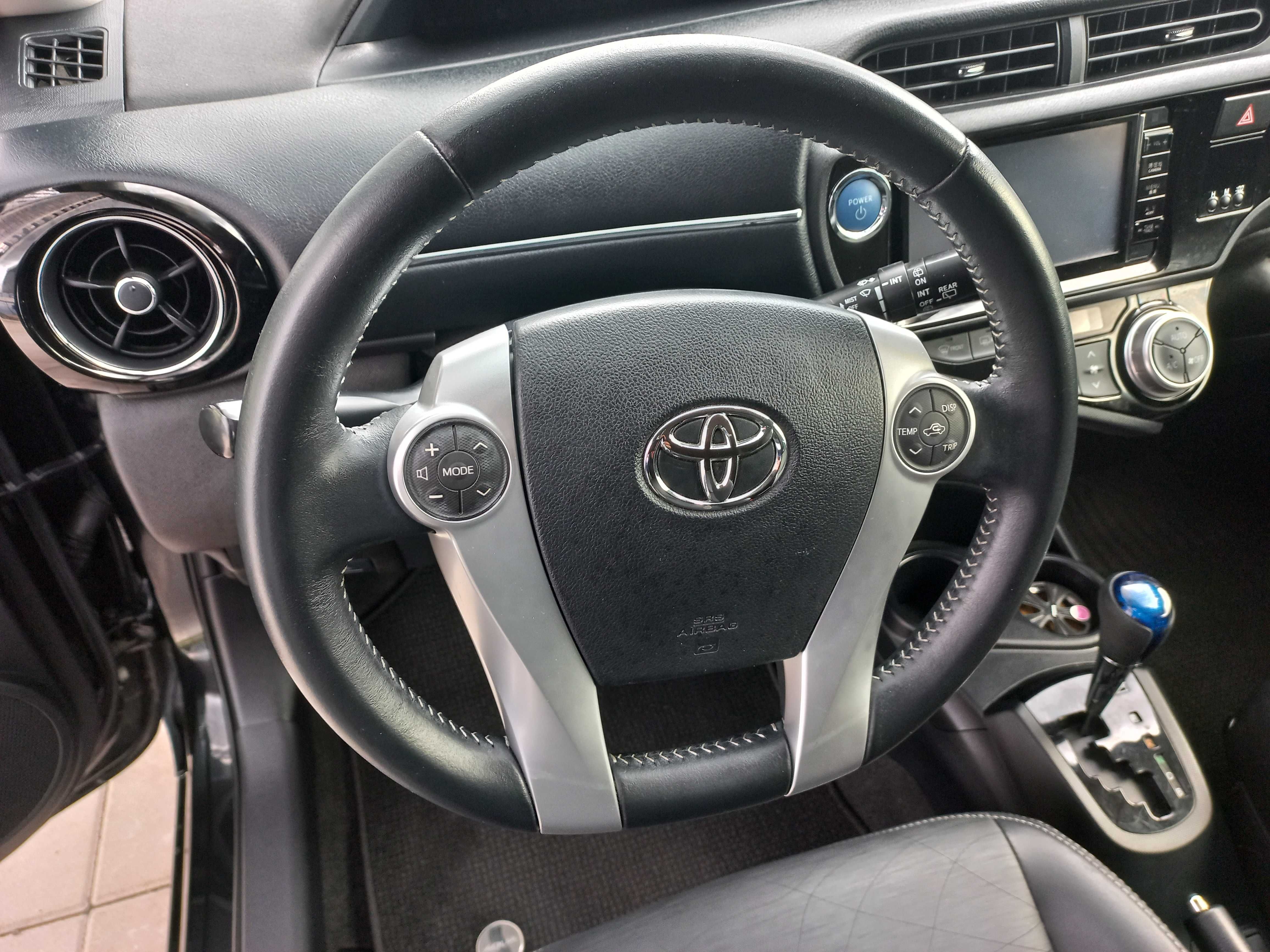 Продам Toyota Aqva 2015 Black Soft Leather Selection