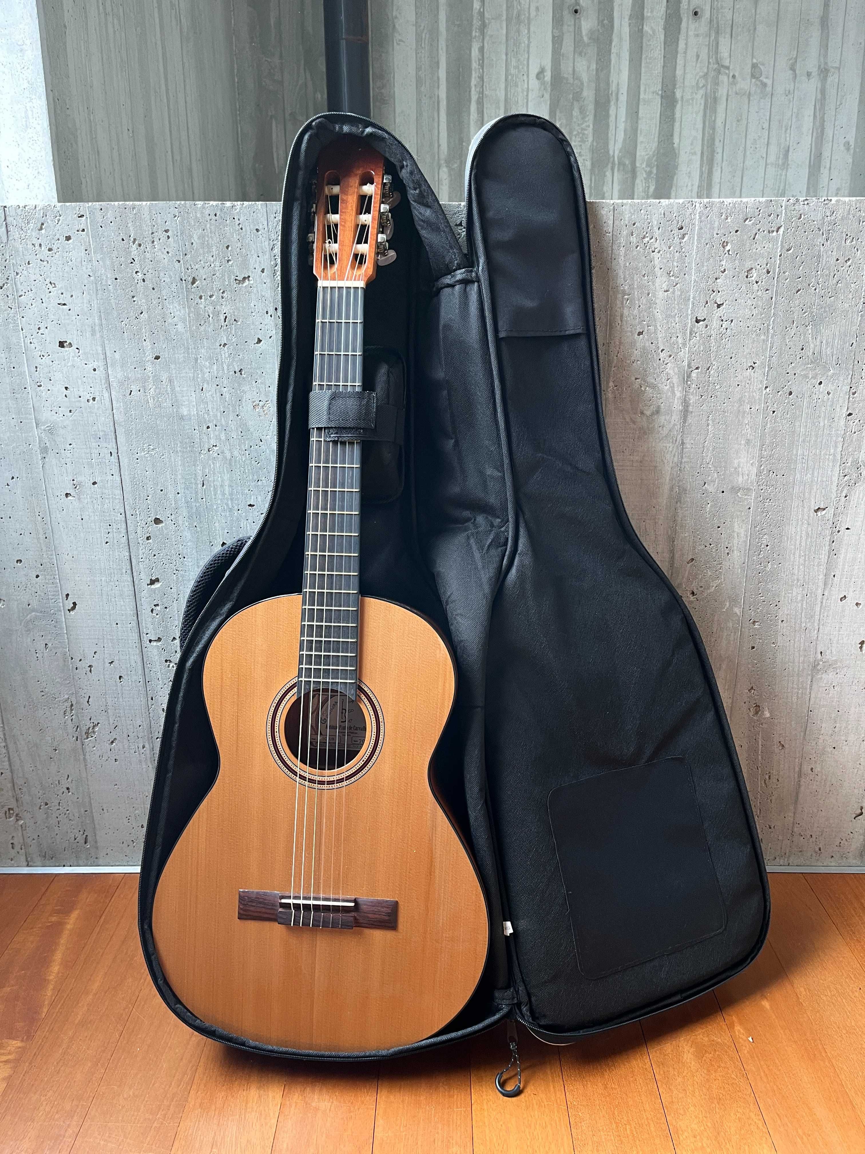 Guitarra acústica 7/8 - APC 1C (com saco GEWA)