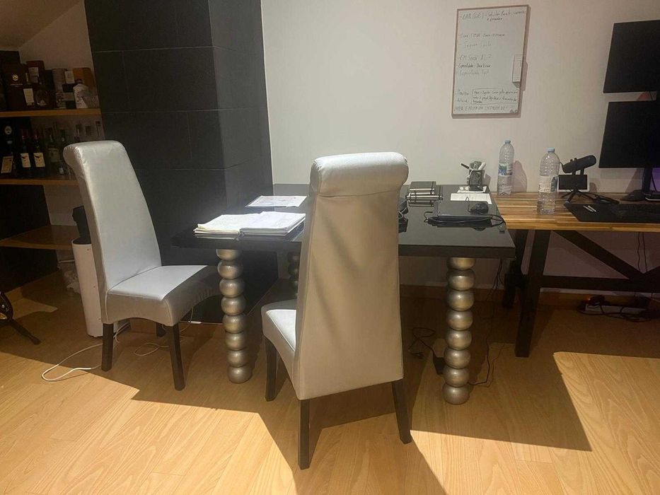 Mesa de Sala e 4 Cadeiras