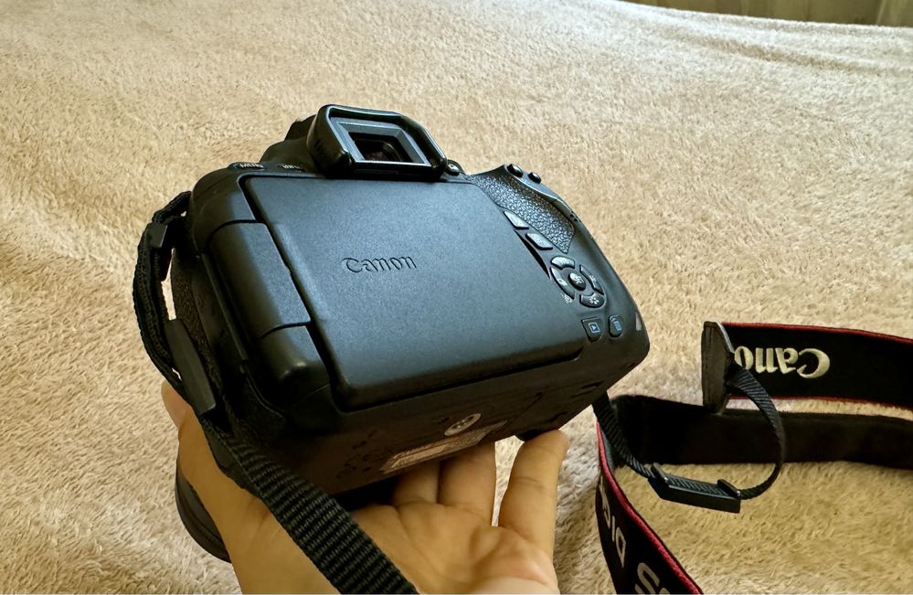 Canon EOS 700D kit EF-S 18-55mm III в идеальном состоянии