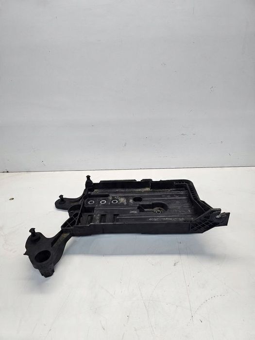 PODSTAWA AKUMULATORA AUDI A3 8V Q3 VW SEAT 5Q0915321H