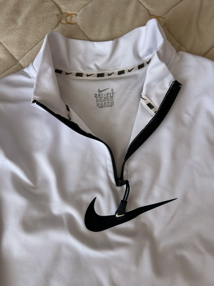 Жіночий спортивний лонгслив на блискавці nike s
