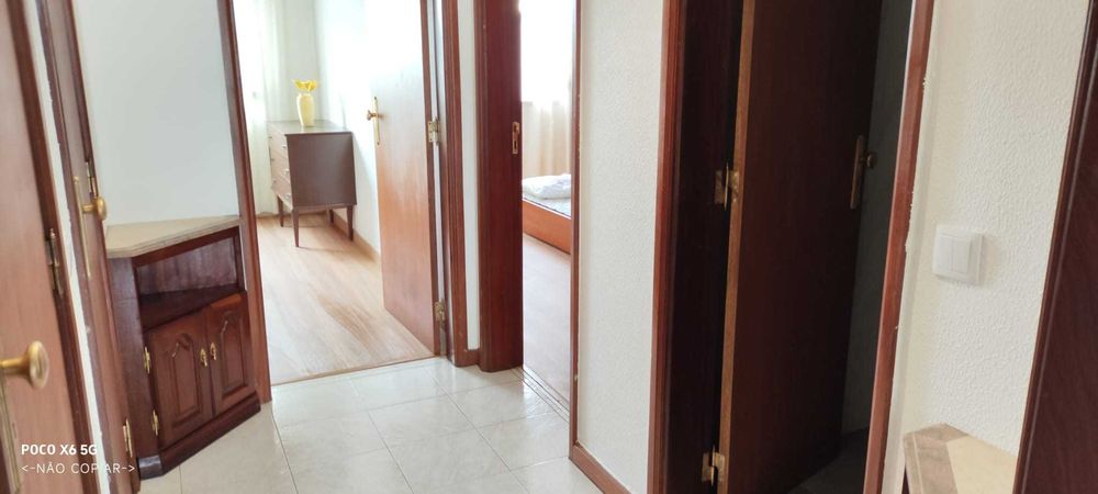 Arrenda-se T2 com sala