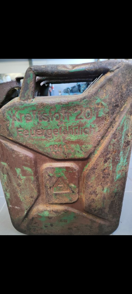 Kanistry 20 L z okresu WW2