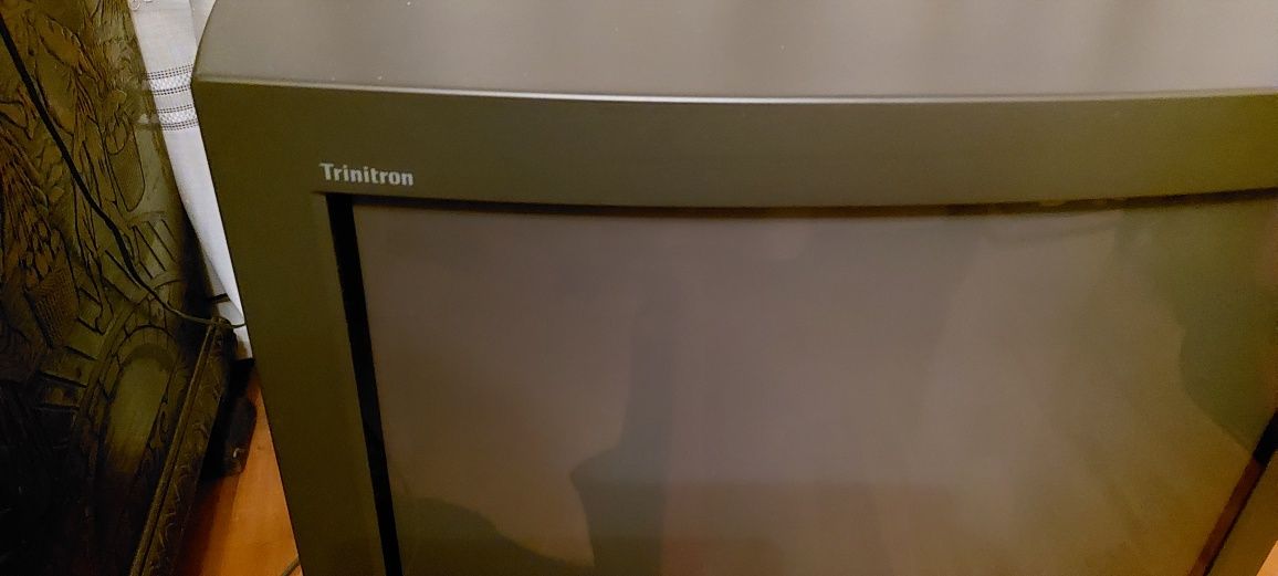 Vendo Tv Sony tamanho médio antiga com comando