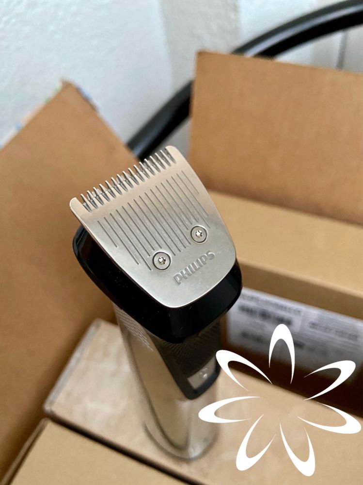 Универсальный триммер Philips Norelco Multigroom 9000