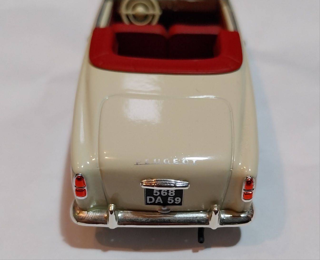 Miniatura Norev Peugeot 403 escala 1/43