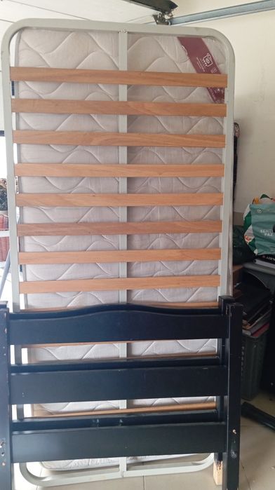 Cama solteiro com estrado e colchão