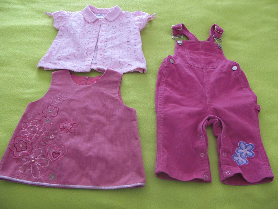 Roupa de bebé (menina) – 12 Meses