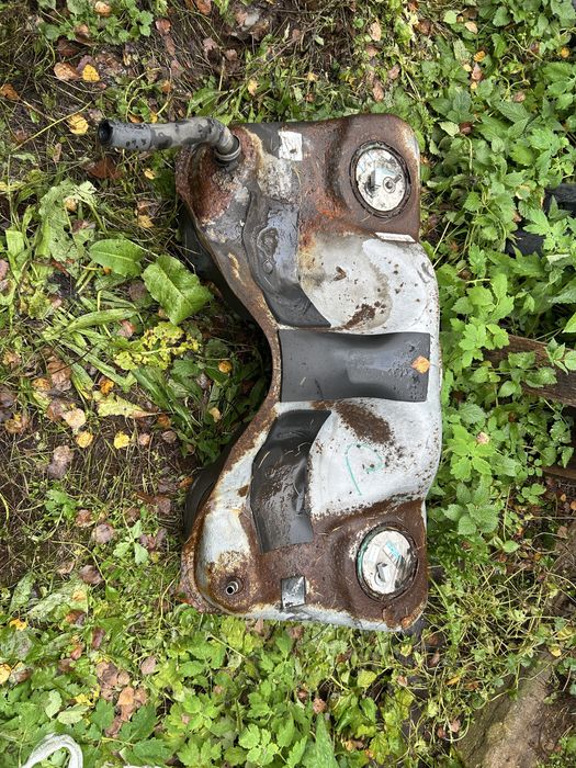 Ford mustang V metalowy zbiornik paliwa 04-14r AR33 9K007