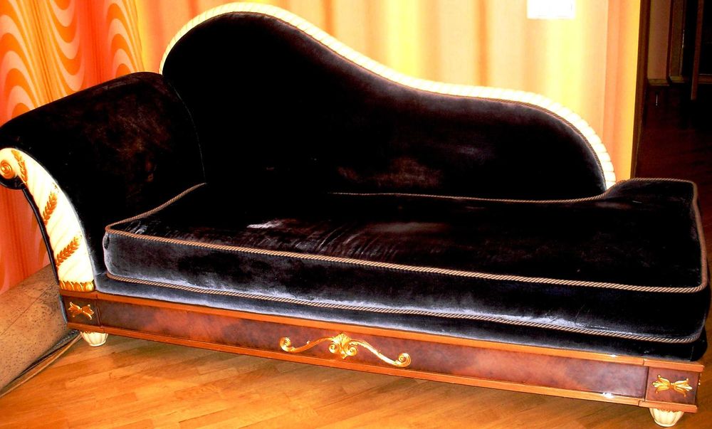 Меблі\стінки\гарнітури з натурального горіха у вітальню Італія