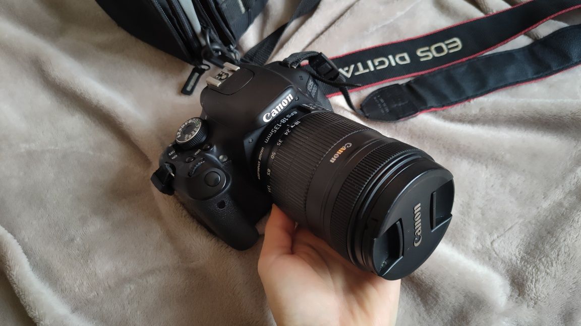 Lustrzanka Canon EOS 600D świetny stan obiektyw EFS 18-135 mm
