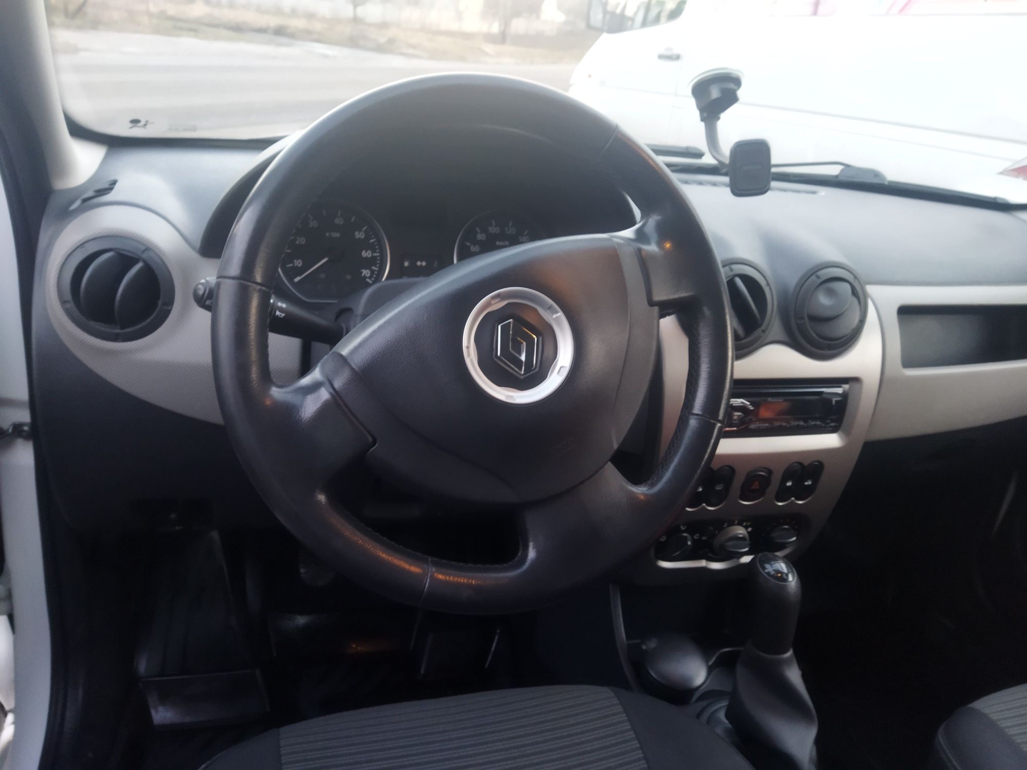 Renault Sandero 2011