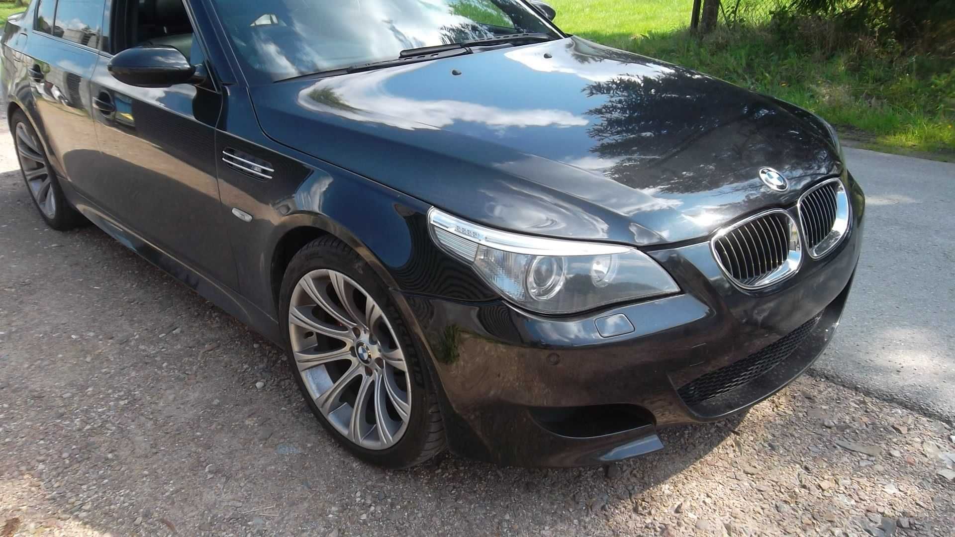 Przód BMW E60 M5 Black sapphire metallic