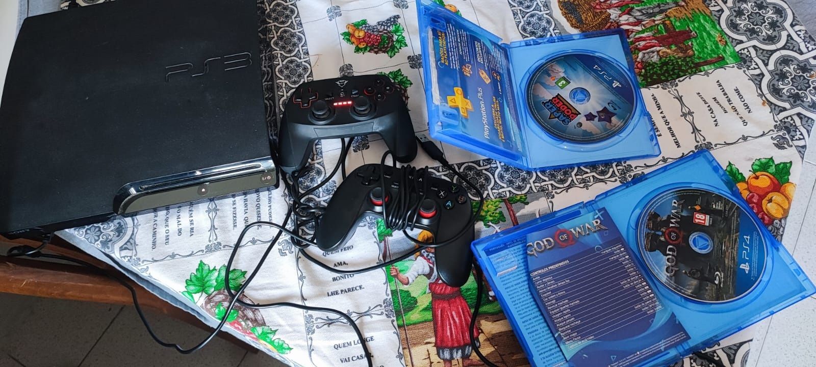 Ps3 desbloqueada com 2comando, buz e 4 comandos de buzz,