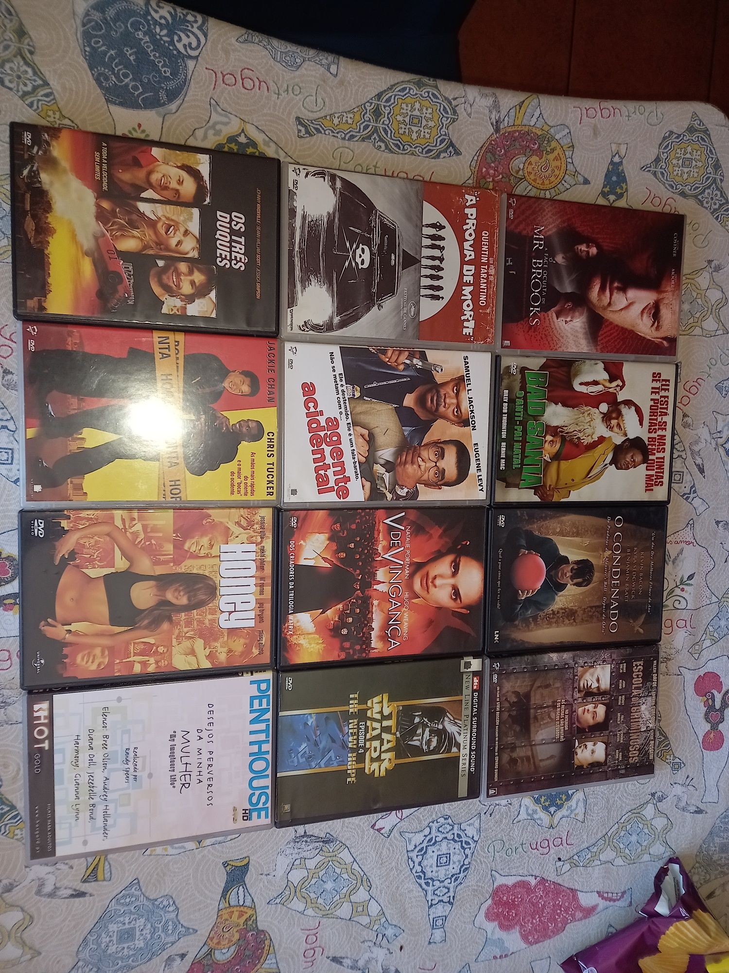 Vendo DVDs 3 euros cada na compra de 10 dvd 20