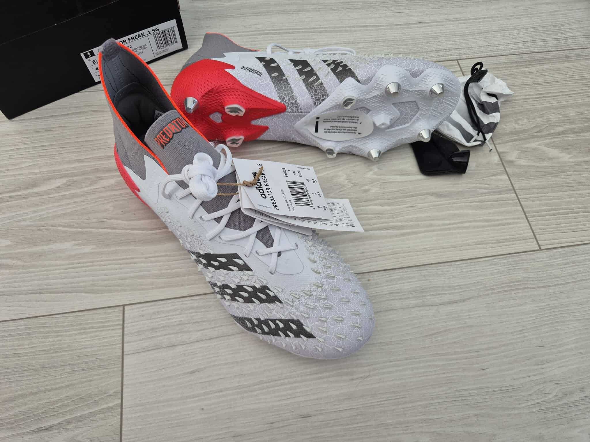 Profesjonalne buty korki adidas Predator Freak.1 SG FY6270 rozmiar 42