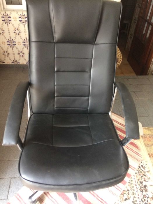 Cadeira de escritório em cabedal