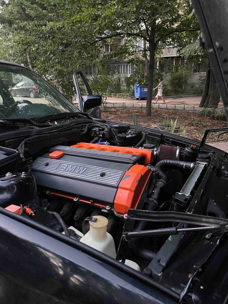 BMW e34 525.