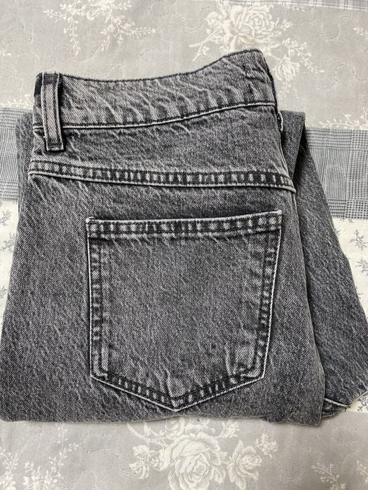 Продам джинсы МОМ Mango