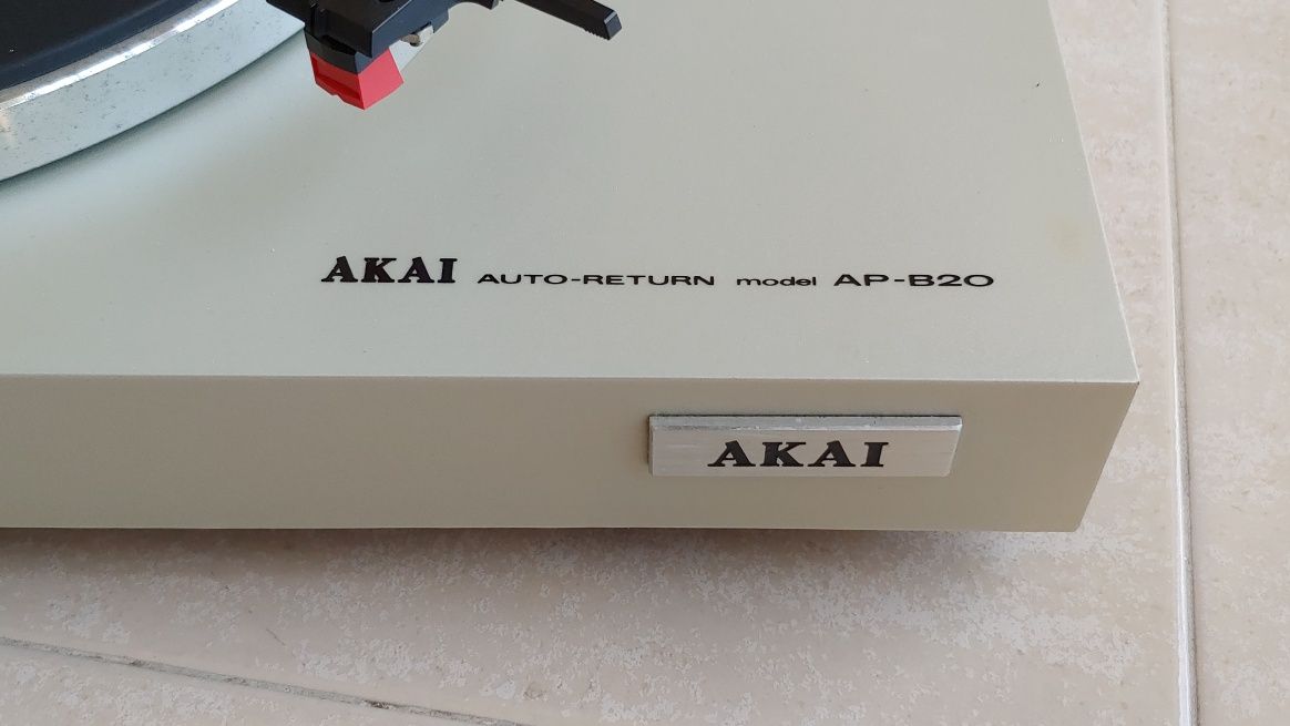 Gira discos Akai AP-B20