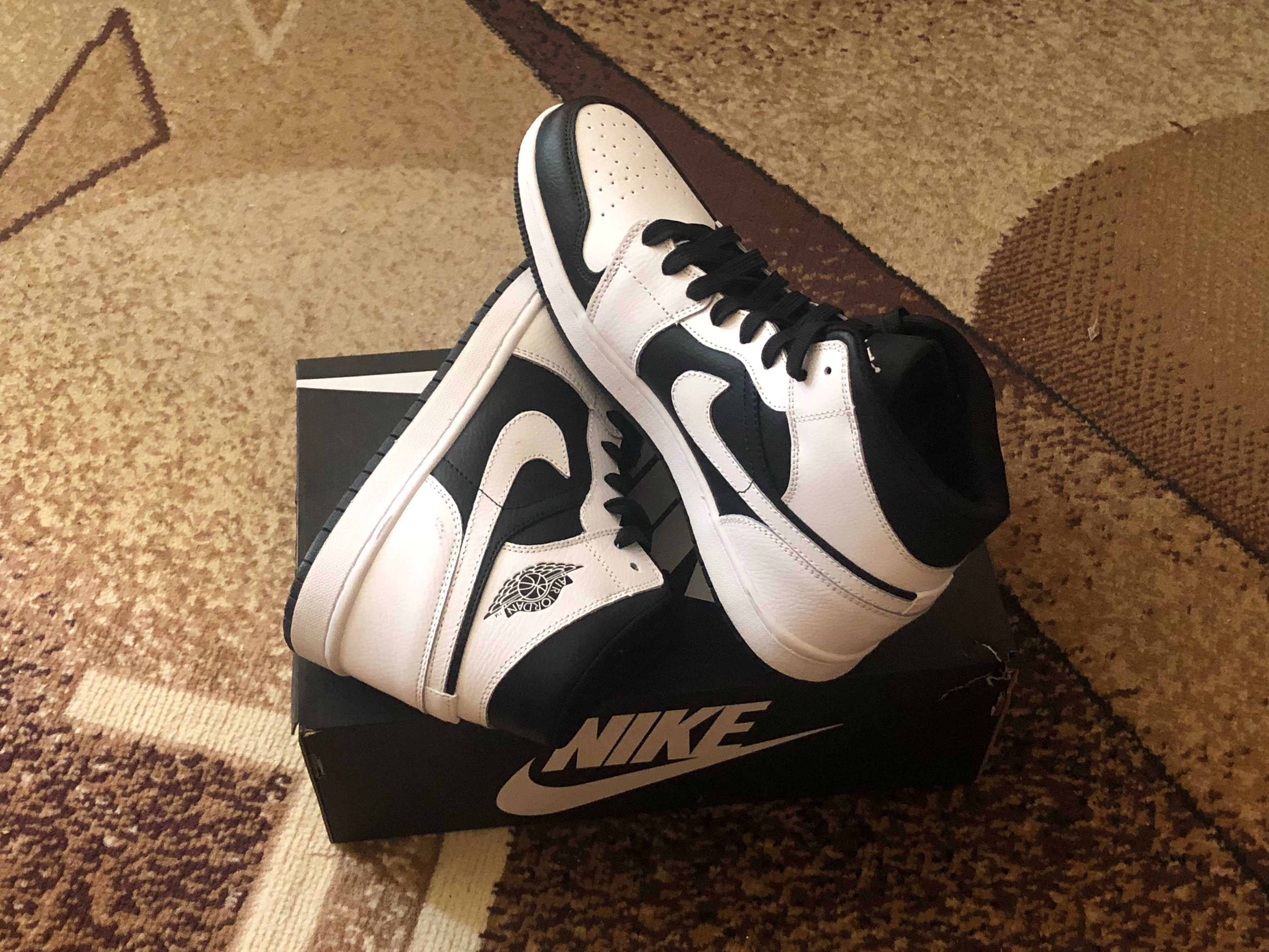 Кроссівки Nike Air Jordan 1 black/white