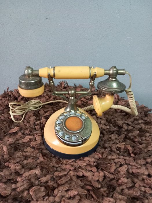 Telefone fixo antigo