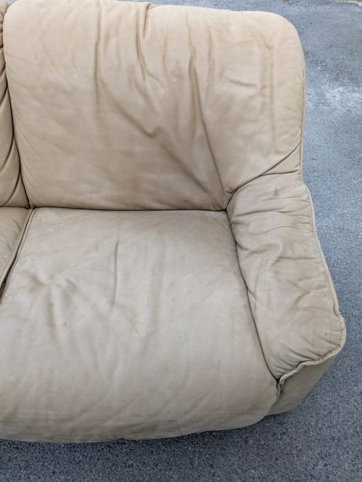 Продам два шкіряних дивана з Німеччини