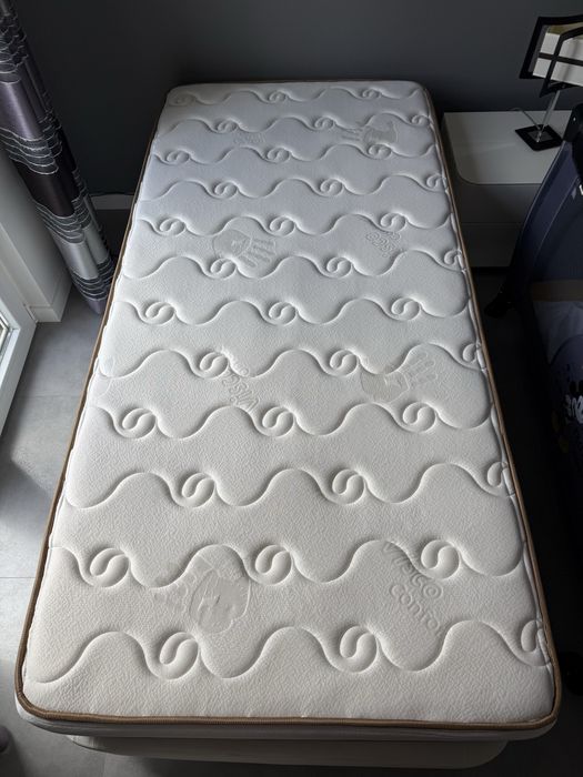 Cama (pele sintetica) com colchao 90*190