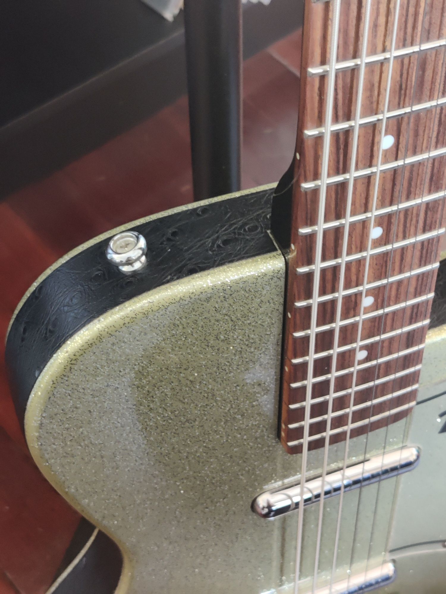 Danelectro Baritone - guitarra elétrica barítona