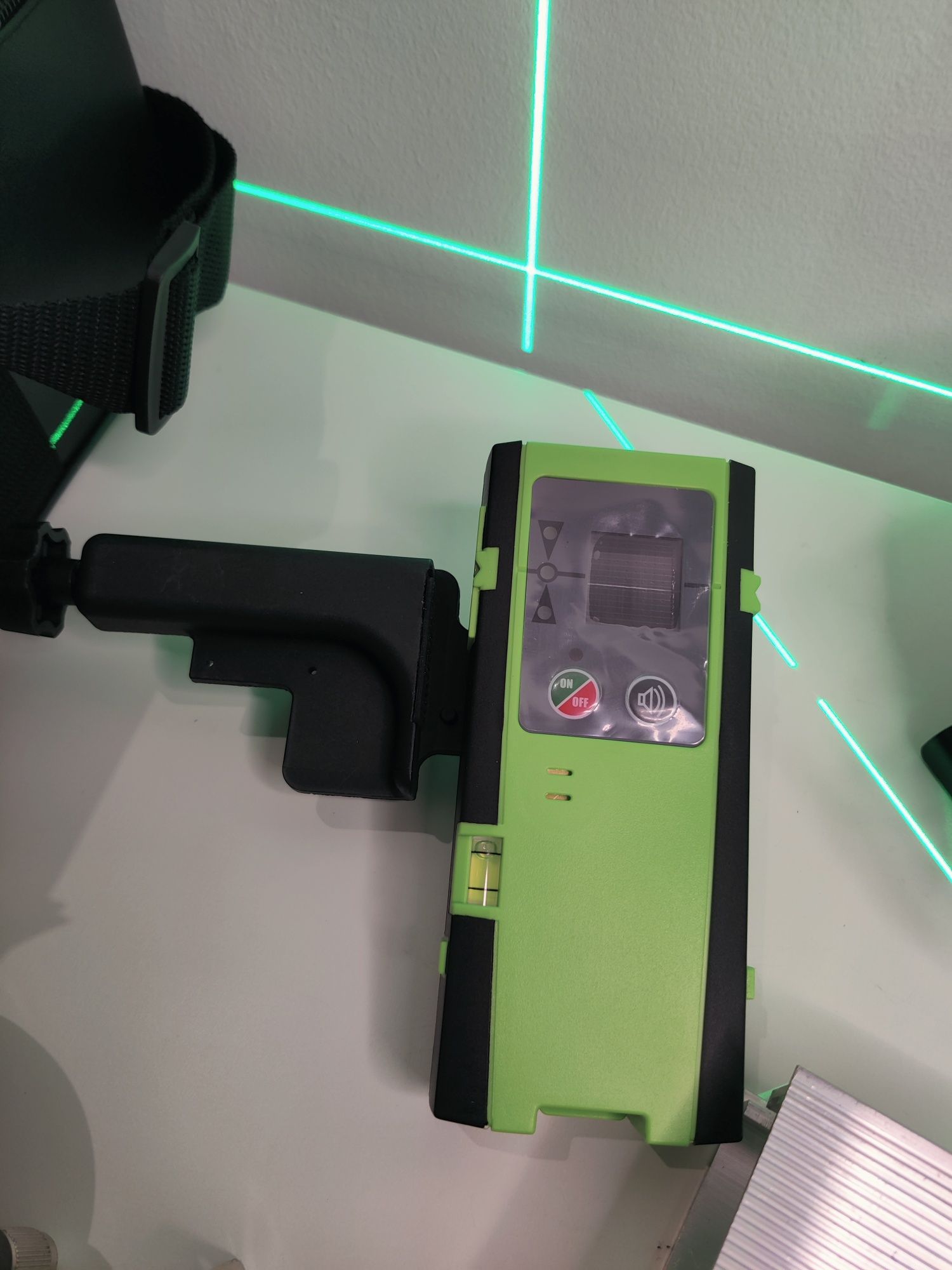 Nivel Laser auto-nivelante 16 Linhas verde com RECEPTOR (50-60 metros)