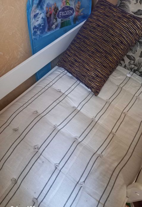 Продам дитяче ліжко для дівчинки .