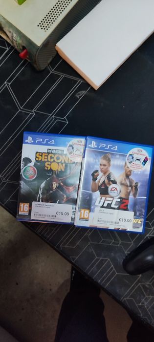 PS4 Slim 1 tb + 1 comando+ 2 jogos