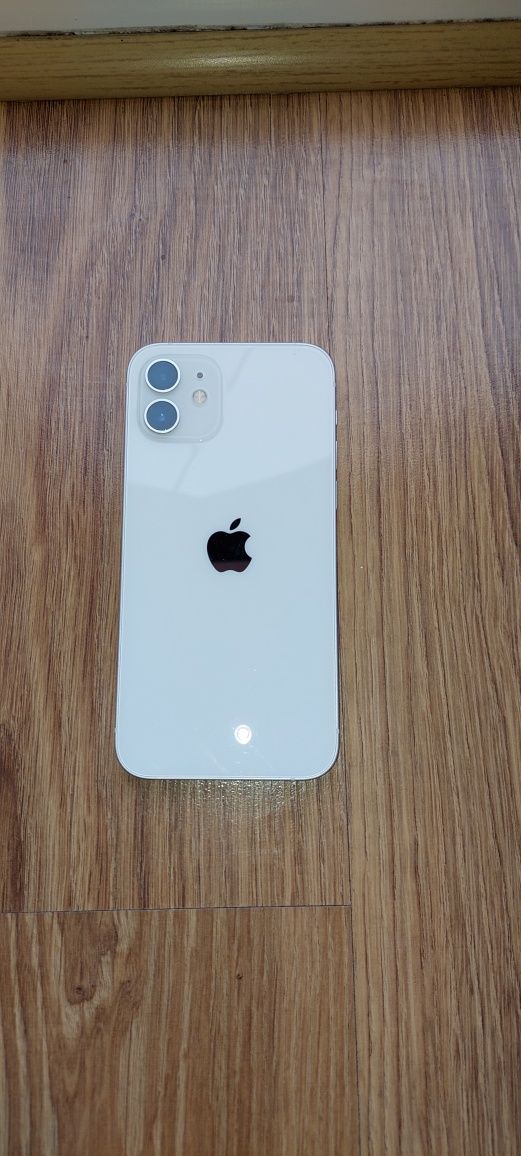 iPhone 12, 128GB z 7 etui, szkiełkiem ochronnym i dowodem zakupu