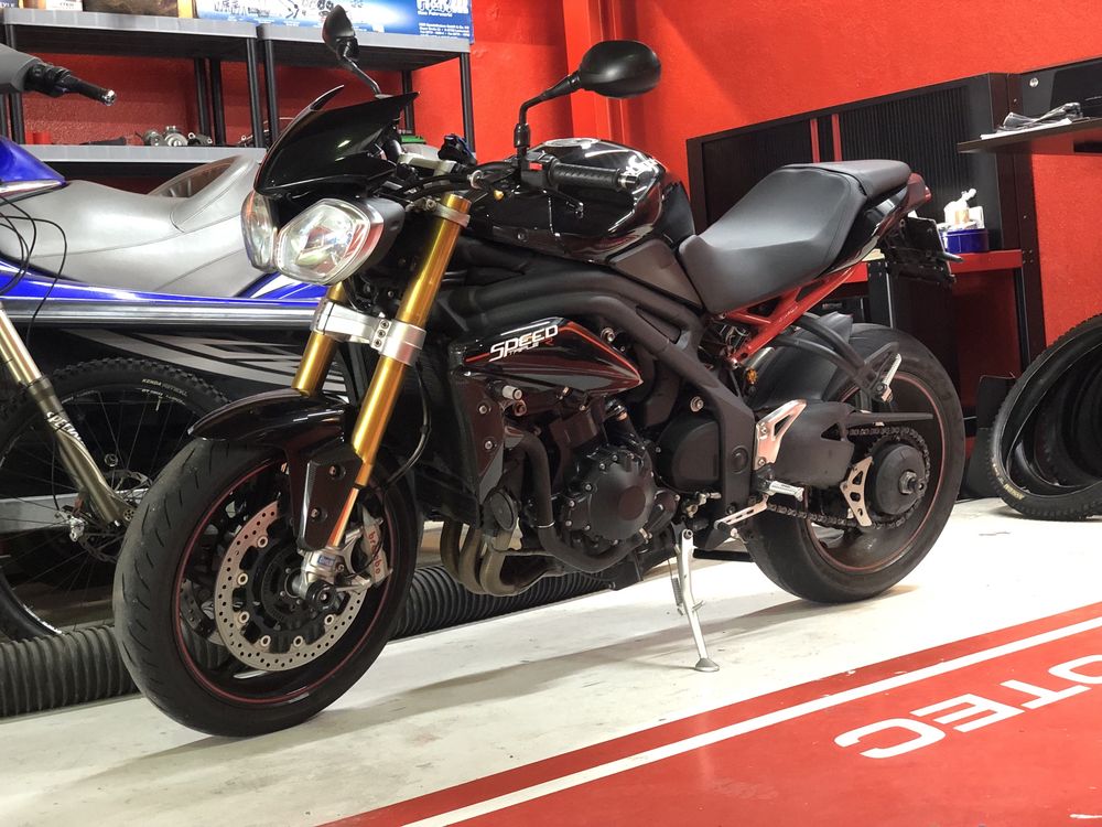 Triumph Speed Triple R 2012