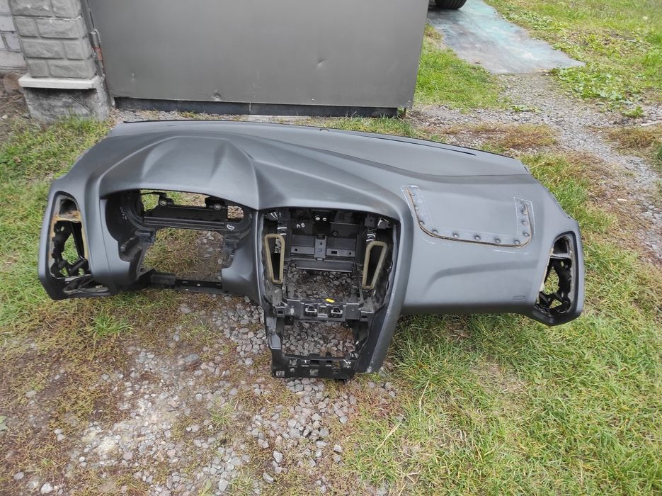 Торпедо, панель приладів Ford Focus 3 (mk3)