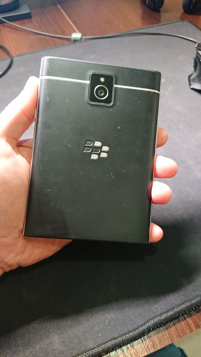 Смартфон BlackBerry Passport Чорний