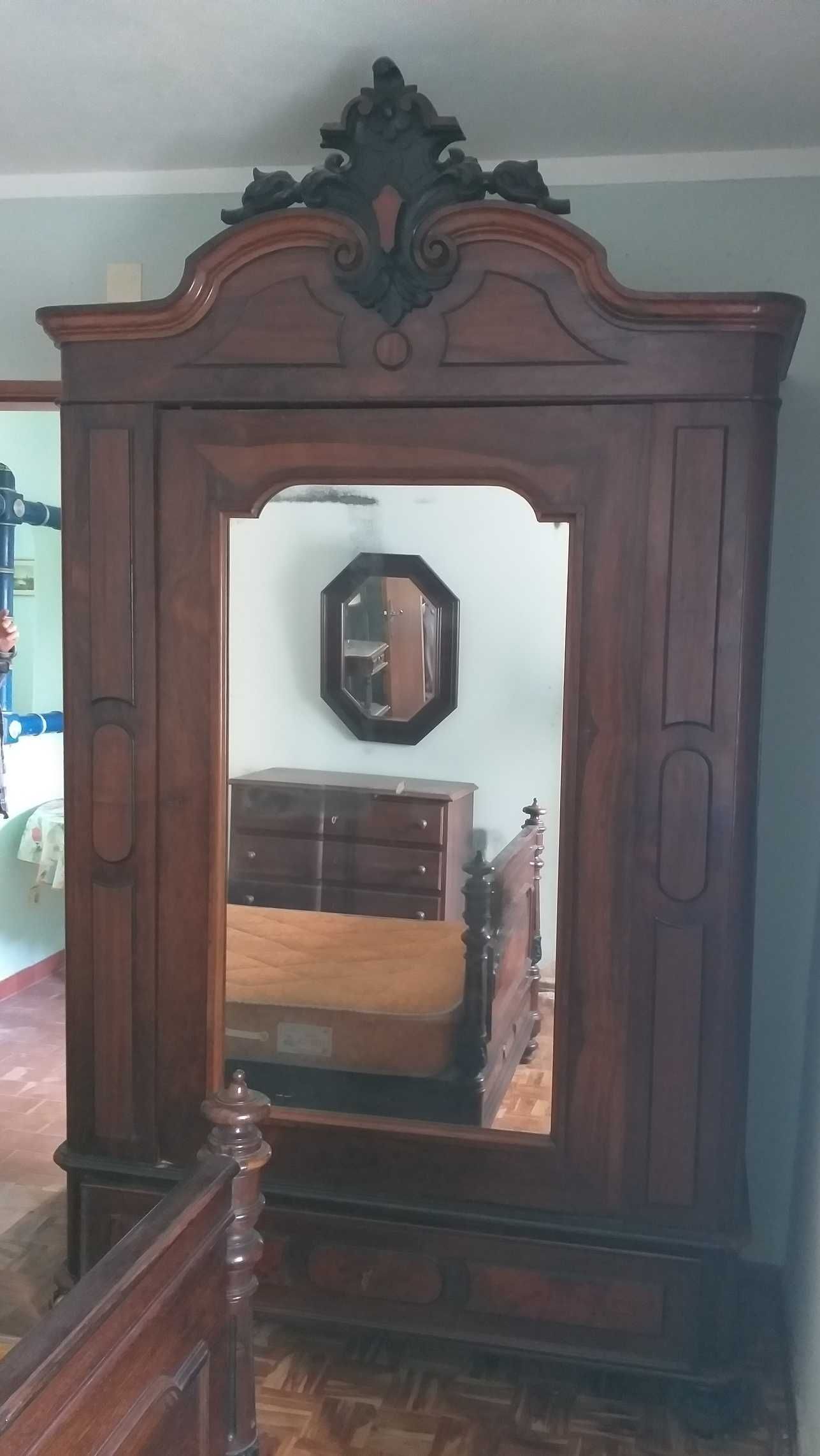 Mobilia de quarto antiga