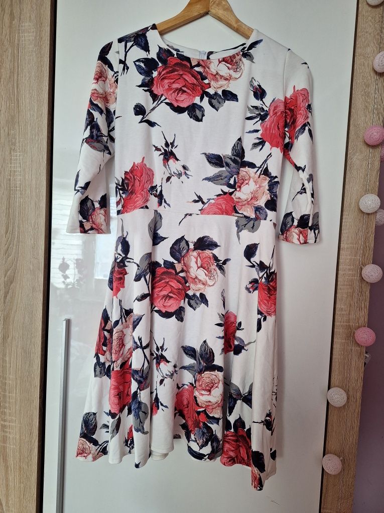 Biała sukienka w kwiaty wiskozowa Numoco XL