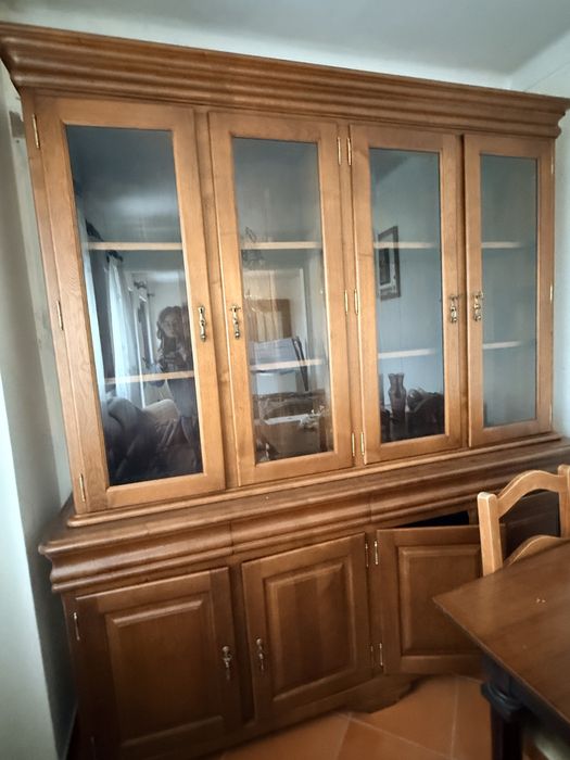 Móvel de sala em madeira com cristaleira e gavetas , como novo